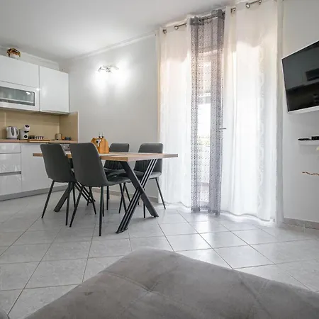 1 Bedroom In Daire *